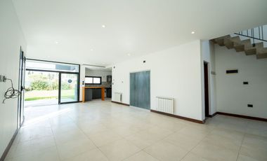 CASA EN VENTA GORINA 3 DORMITORIOS PARQUE PILETA