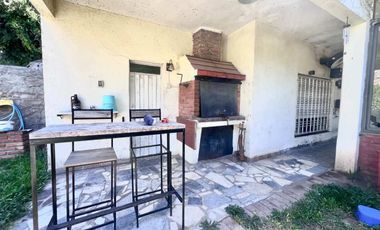 Casa Alquiler Lanús pileta quincho parrilla