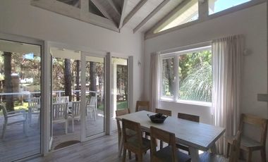 Casa en  venta de 3 dormitorios en Costa Esmeralda barrio Deportiva II