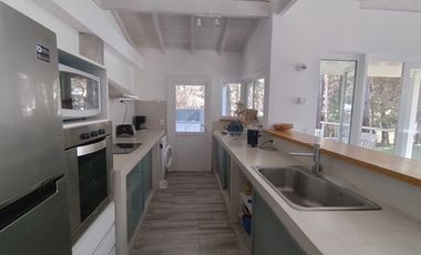 Casa en  venta de 3 dormitorios en Costa Esmeralda barrio Deportiva II
