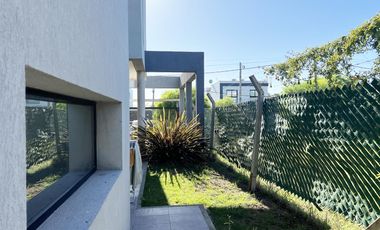Casa en VENTA / 3 Dormitorios - 488 e/ 133 y 134 de J. Gorina