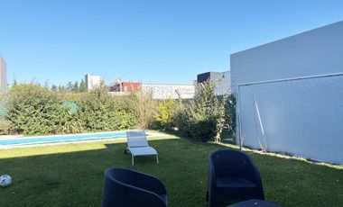 Casa en VENTA / 3 Dormitorios - 488 e/ 133 y 134 de J. Gorina