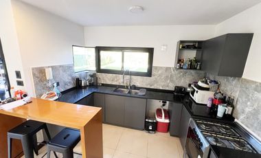 Casa en VENTA / 3 Dormitorios - 488 e/ 133 y 134 de J. Gorina