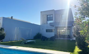 Casa en VENTA / 3 Dormitorios - 488 e/ 133 y 134 de J. Gorina