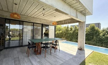 Venta Casa - Barrio Santa Emilia, Pilar del Este