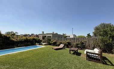 Venta Casa - Barrio Santa Emilia, Pilar del Este