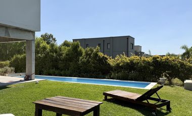 Venta Casa - Barrio Santa Emilia, Pilar del Este