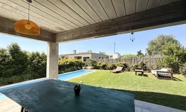 Venta Casa - Barrio Santa Emilia, Pilar del Este