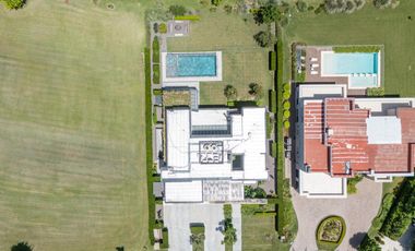 Venta Casa 5 Dormitorios con Vista al Golf y Lagunas en Pilará, La Berlina