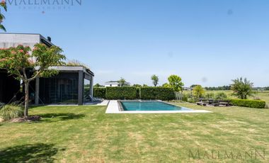 Venta Casa 5 Dormitorios con Vista al Golf y Lagunas en Pilará, La Berlina
