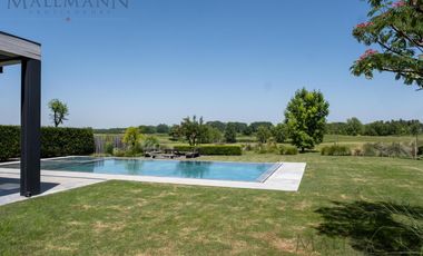 Venta Casa 5 Dormitorios con Vista al Golf y Lagunas en Pilará, La Berlina
