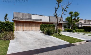 Venta Casa 5 Dormitorios con Vista al Golf y Lagunas en Pilará, La Berlina