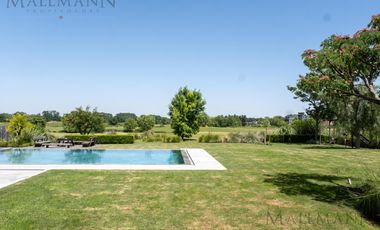 Venta Casa 5 Dormitorios con Vista al Golf y Lagunas en Pilará, La Berlina