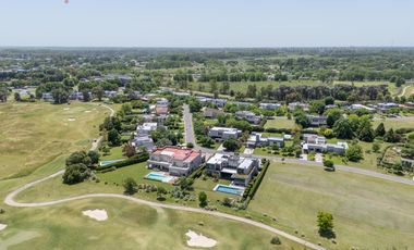 Venta Casa 5 Dormitorios con Vista al Golf y Lagunas en Pilará, La Berlina