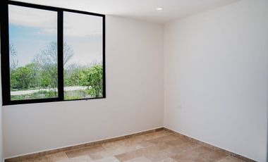Casa con diseño diferente, bien equipada dentro de privada en Conkal