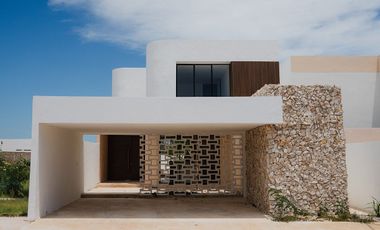 Casa con diseño diferente, bien equipada dentro de privada en Conkal