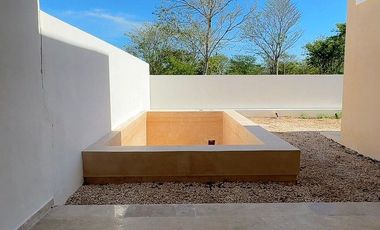 Casa con diseño diferente, bien equipada dentro de privada en Conkal