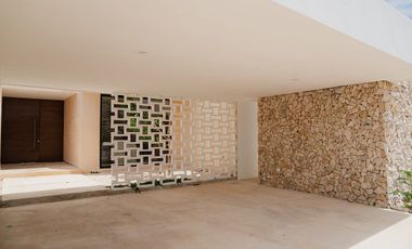 Casa con diseño diferente, bien equipada dentro de privada en Conkal