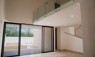 Casa con diseño diferente, bien equipada dentro de privada en Conkal