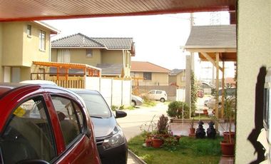 Casa en Arriendo en Av. Troncal Las Torres / Condominio San Juan de Pircas