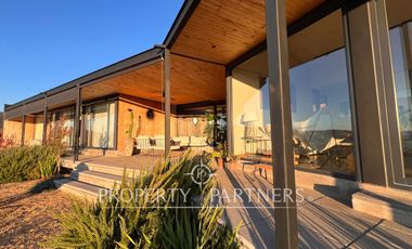 Espectacular casa de diseño con una hermosa vista Panoramica