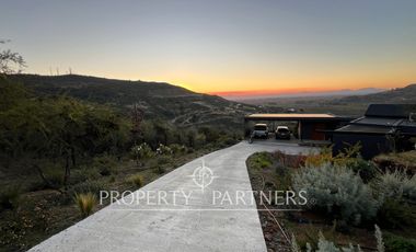 Espectacular casa de diseño con una hermosa vista Panoramica