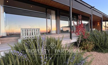 Espectacular casa de diseño con una hermosa vista Panoramica