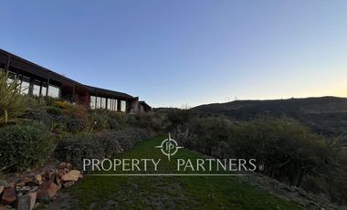 Espectacular casa de diseño con una hermosa vista Panoramica