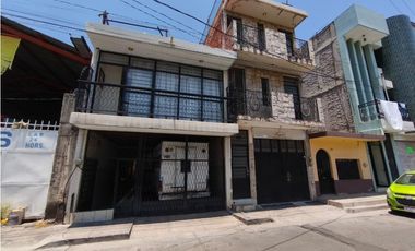 CASA GANTE 5 RECAMARAS 316 M2 EN VENTA ,COL.CENTRO SAHUAYO MICHOACAN