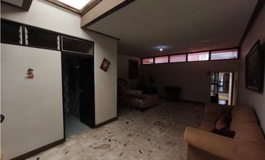 CASA GANTE 5 RECAMARAS 316 M2 EN VENTA ,COL.CENTRO SAHUAYO MICHOACAN