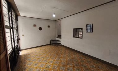 CASA GANTE 5 RECAMARAS 316 M2 EN VENTA ,COL.CENTRO SAHUAYO MICHOACAN