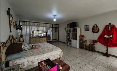 CASA GANTE 5 RECAMARAS 316 M2 EN VENTA ,COL.CENTRO SAHUAYO MICHOACAN