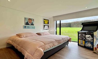 Casa de lujo en Yerbabuena con lote de 2.022 m² y terraza panorámica