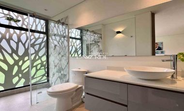 Casa de lujo en Yerbabuena con lote de 2.022 m² y terraza panorámica