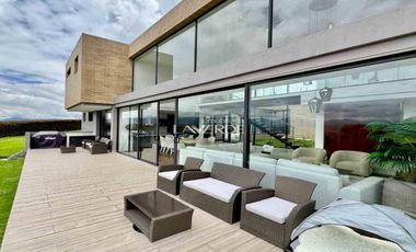 Casa de lujo en Yerbabuena con lote de 2.022 m² y terraza panorámica