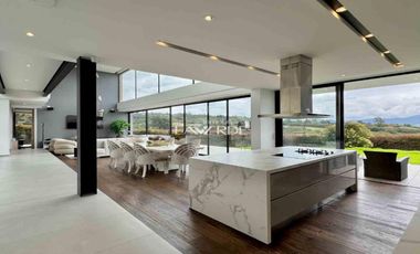 Casa de lujo en Yerbabuena con lote de 2.022 m² y terraza panorámica