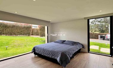 Casa de lujo en Yerbabuena con lote de 2.022 m² y terraza panorámica