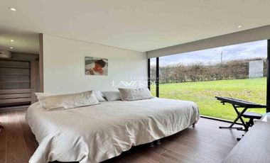 Casa de lujo en Yerbabuena con lote de 2.022 m² y terraza panorámica