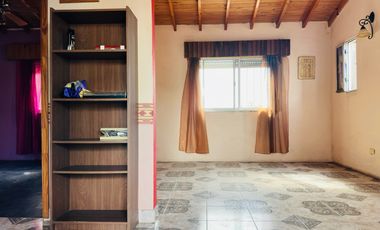 Casa en venta Don Torcuato-3amb-departamento independiente.
