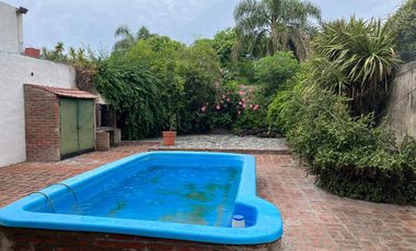 Casa de tres dormitorios, parque y pileta. 33 e/ 33 y 34
