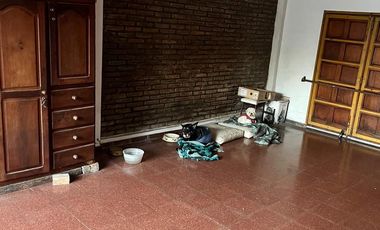 Casa de tres dormitorios, parque y pileta. 33 e/ 33 y 34