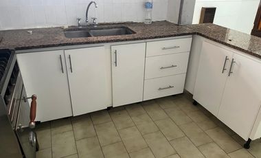 Casa de tres dormitorios, parque y pileta. 33 e/ 33 y 34