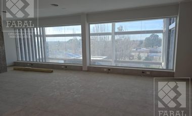 Galpón Nave Industrial en Centenario, de 2.311 m2 con oficinas, sobre lote de 7.560 m2