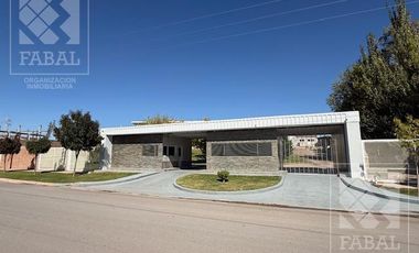 Galpón Nave Industrial en Centenario, de 2.311 m2 con oficinas, sobre lote de 7.560 m2