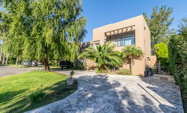 Venta Casa Haras del Pilar La Pradera 6 amb, 4 dor, 3 baños, toilette, 2 cocheras, pileta. Excelente