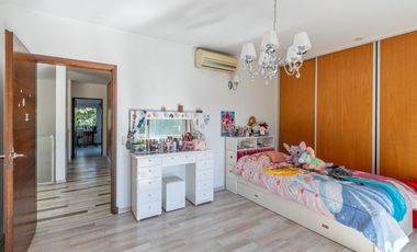 Venta Casa Haras del Pilar La Pradera 6 amb, 4 dor, 3 baños, toilette, 2 cocheras, pileta. Excelente