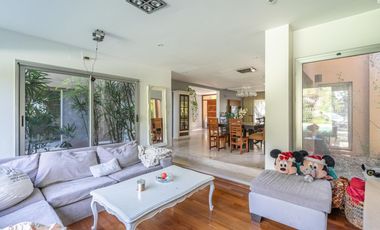 Venta Casa Haras del Pilar La Pradera 6 amb, 4 dor, 3 baños, toilette, 2 cocheras, pileta. Excelente