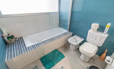 Venta Casa Haras del Pilar La Pradera 6 amb, 4 dor, 3 baños, toilette, 2 cocheras, pileta. Excelente
