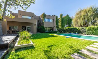 Venta Casa Haras del Pilar La Pradera 6 amb, 4 dor, 3 baños, toilette, 2 cocheras, pileta. Excelente