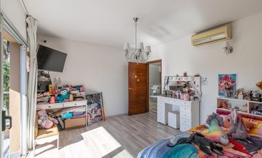 Venta Casa Haras del Pilar La Pradera 6 amb, 4 dor, 3 baños, toilette, 2 cocheras, pileta. Excelente